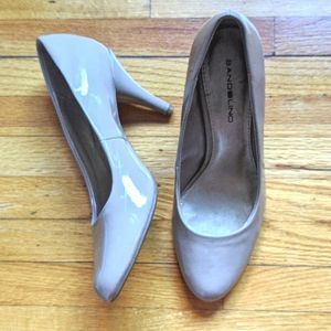 Bandolino nude patent heels